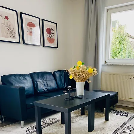 Apartamento Moeblierte 2-zimmer Im Zentrum Von Vilsbiburg, Sonniger Balkon, Private Garage