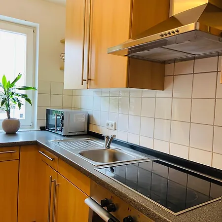 Apartamento Moeblierte 2-zimmer Im Zentrum Von Vilsbiburg, Sonniger Balkon, Private Garage