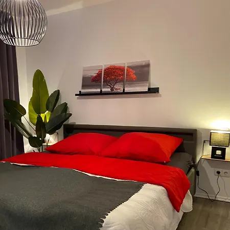 Moeblierte 2-zimmer Wohnung, Zentrum Vilsbiburg, Sonniger Balkon, Garage, Wlan Apartmán *